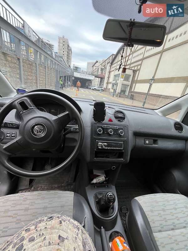 Минивэн Volkswagen Caddy 2013 в Киеве