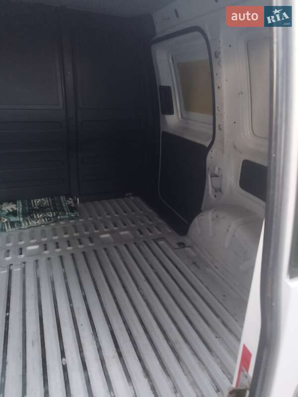 Грузовой фургон Volkswagen Caddy 2013 в Виннице