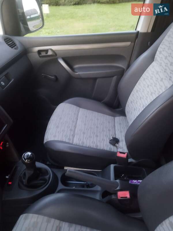 Грузовой фургон Volkswagen Caddy 2013 в Виннице