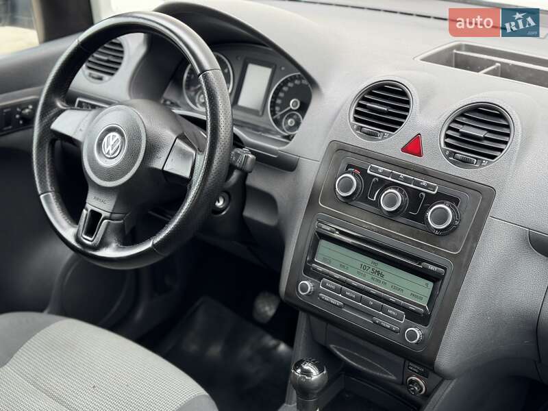 Минивэн Volkswagen Caddy 2011 в Сарнах