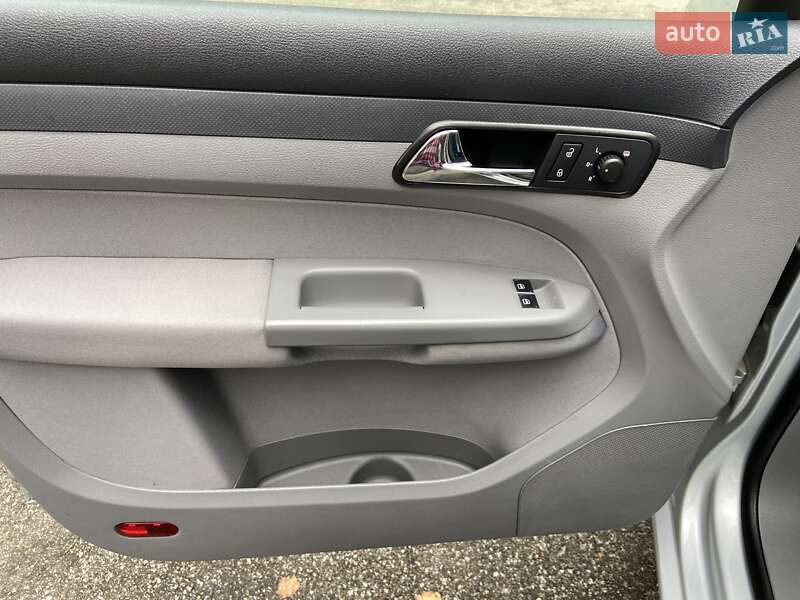 Минивэн Volkswagen Caddy 2009 в Киеве