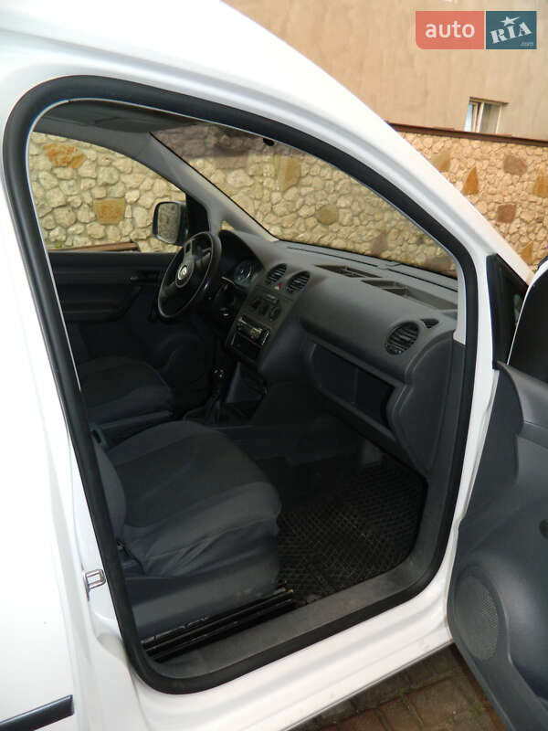 Грузовой фургон Volkswagen Caddy 2011 в Почаеве
