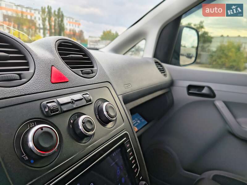 Вантажний фургон Volkswagen Caddy 2008 в Харкові