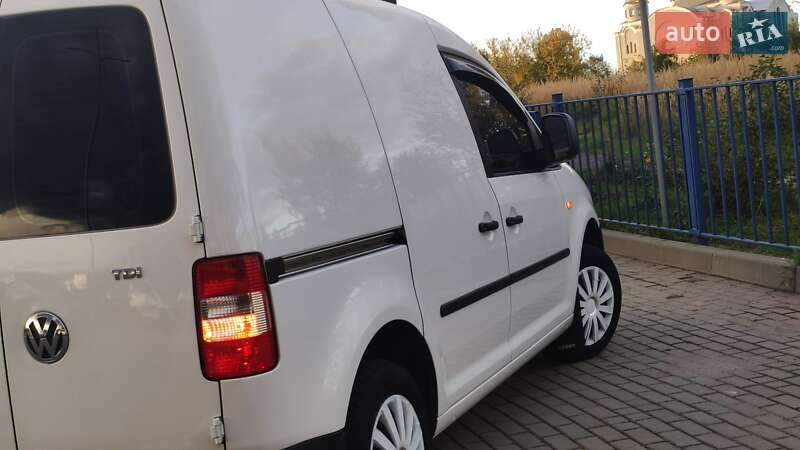 Грузовой фургон Volkswagen Caddy 2006 в Дрогобыче