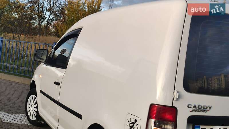 Грузовой фургон Volkswagen Caddy 2006 в Дрогобыче