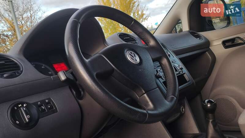 Грузовой фургон Volkswagen Caddy 2006 в Дрогобыче