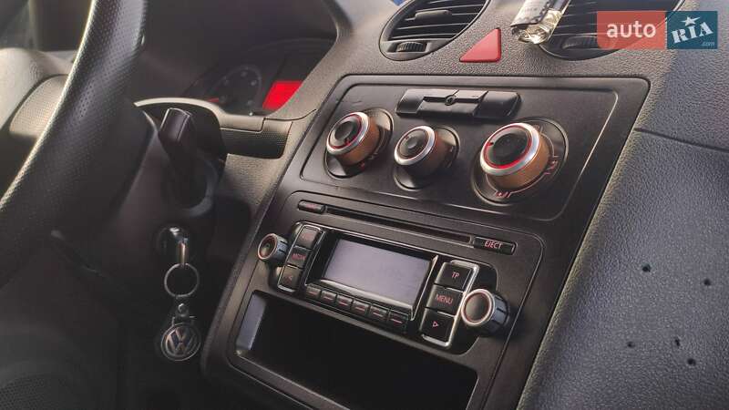 Грузовой фургон Volkswagen Caddy 2006 в Дрогобыче