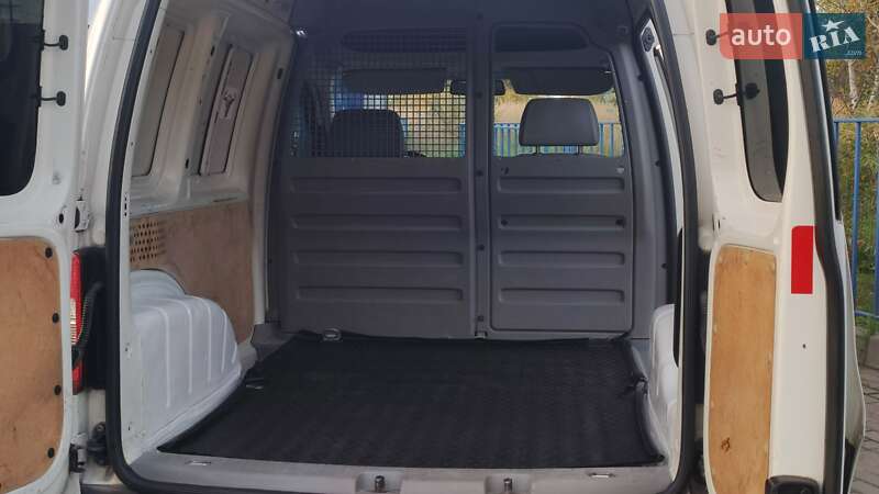 Грузовой фургон Volkswagen Caddy 2006 в Дрогобыче