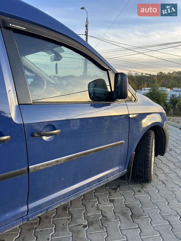 Минивэн Volkswagen Caddy 2015 в Черновцах