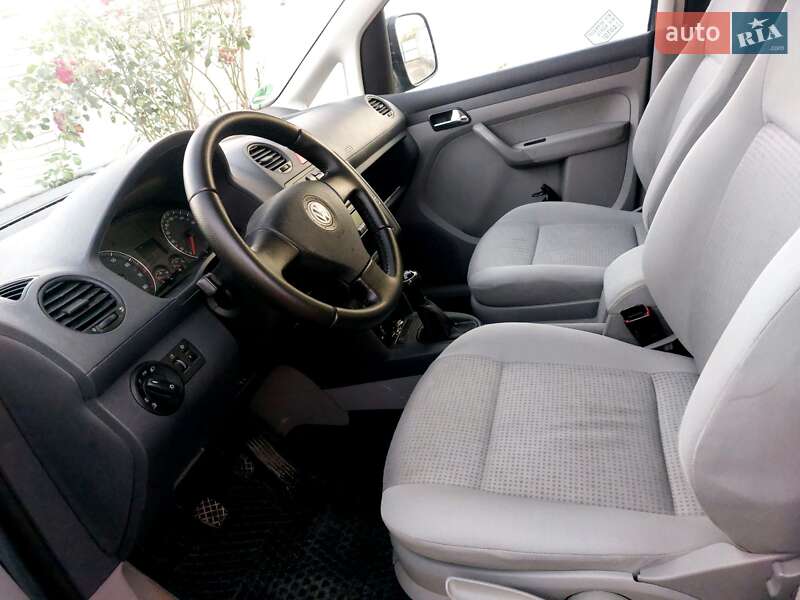 Минивэн Volkswagen Caddy 2010 в Черновцах