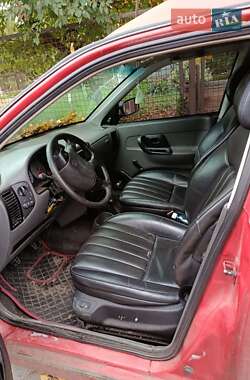 Грузовой фургон Volkswagen Caddy 2003 в 