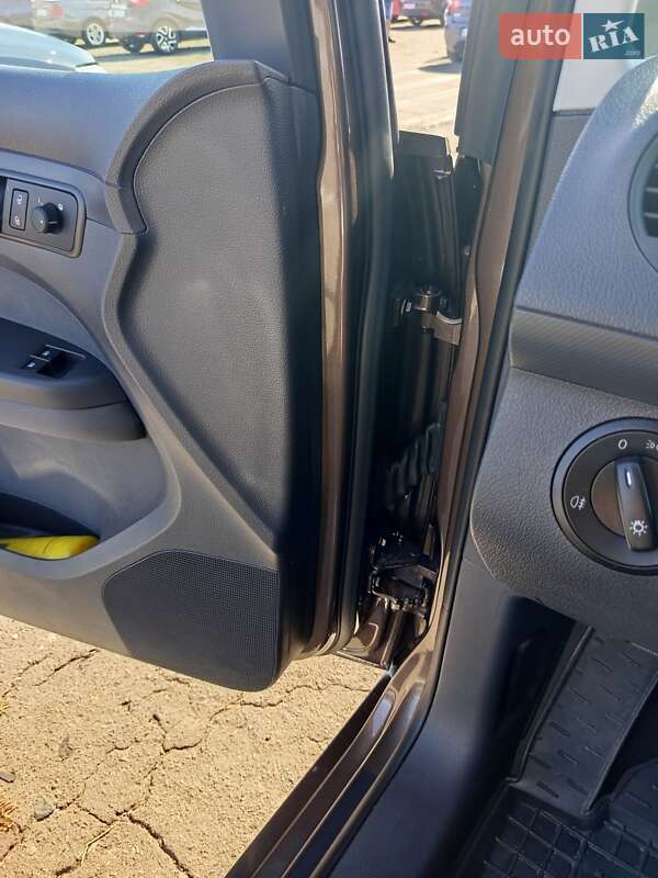 Мінівен Volkswagen Caddy 2015 в Рівному