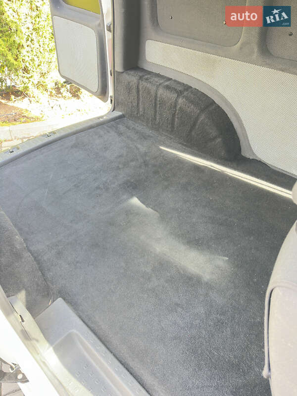 Грузовой фургон Volkswagen Caddy 2016 в Кривом Роге