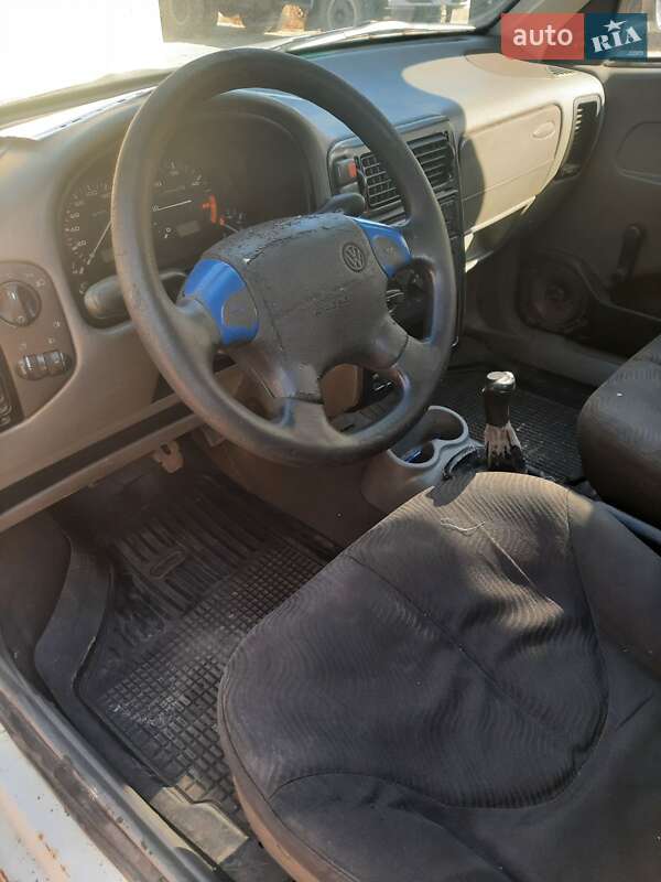 Вантажний фургон Volkswagen Caddy 2002 в Олександрівці (Краматорського району)