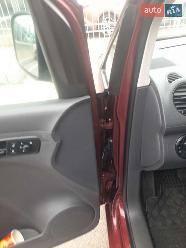 Мінівен Volkswagen Caddy 2011 в Рокитному