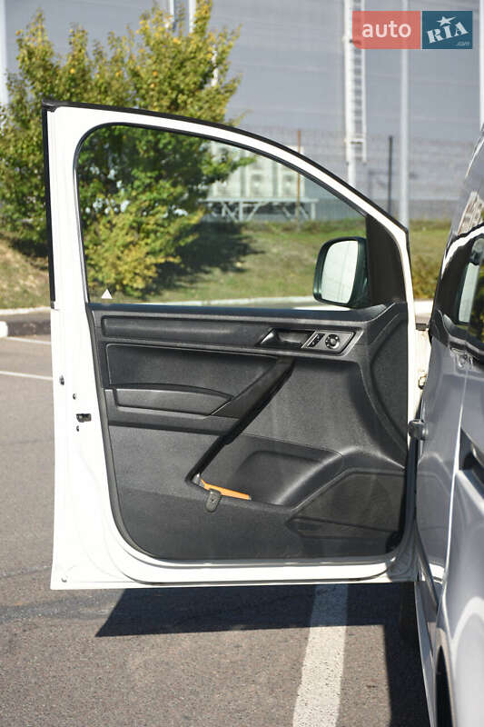 Мінівен Volkswagen Caddy 2016 в Рівному