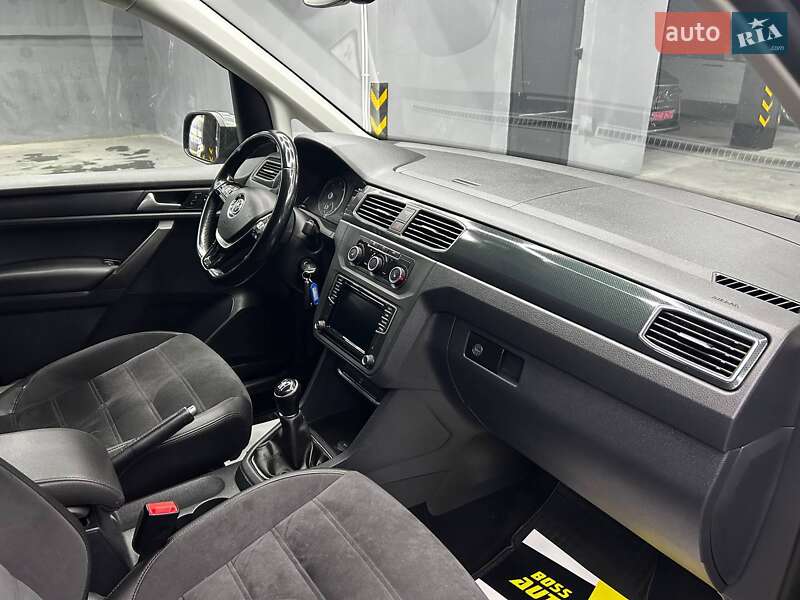 Мінівен Volkswagen Caddy 2017 в Чернівцях