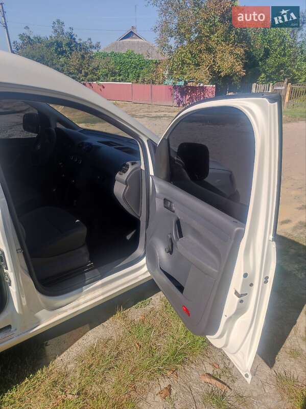 Грузовой фургон Volkswagen Caddy 2013 в Баре