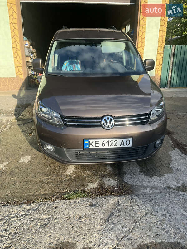 Минивэн Volkswagen Caddy 2012 в Долинской