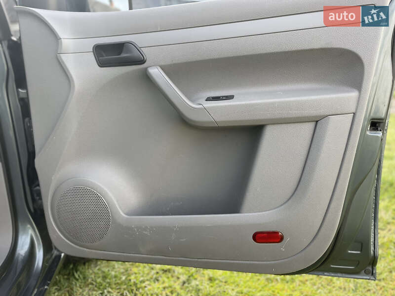 Минивэн Volkswagen Caddy 2008 в Староконстантинове