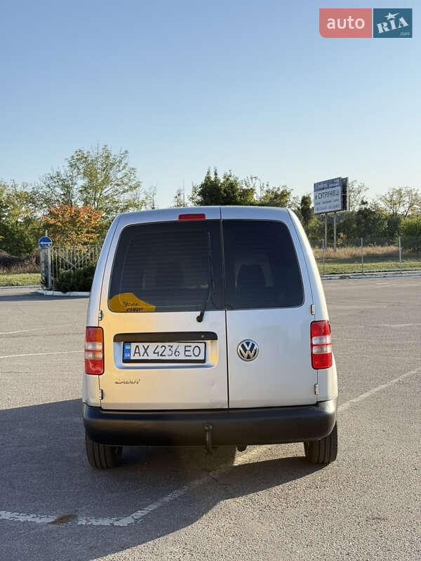 Грузовой фургон Volkswagen Caddy 2011 в Полтаве