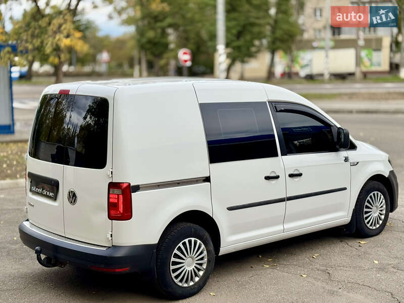 Грузопассажирский фургон Volkswagen Caddy 2016 в Николаеве