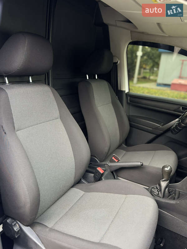 Грузопассажирский фургон Volkswagen Caddy 2016 в Николаеве