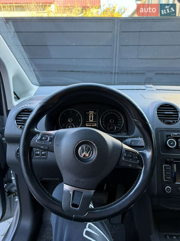 Минивэн Volkswagen Caddy 2013 в Черновцах