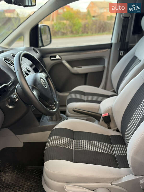 Минивэн Volkswagen Caddy 2010 в Виннице