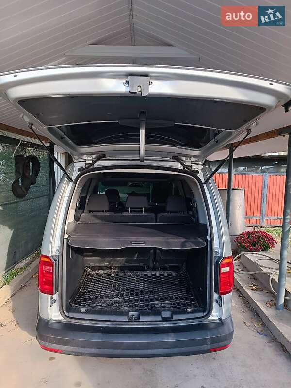 Минивэн Volkswagen Caddy 2015 в Кельменцах