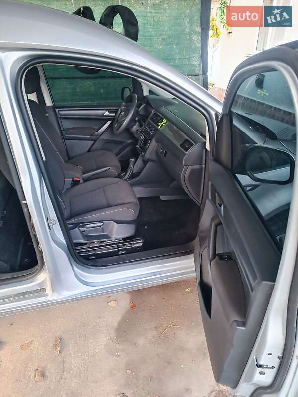 Минивэн Volkswagen Caddy 2015 в Кельменцах