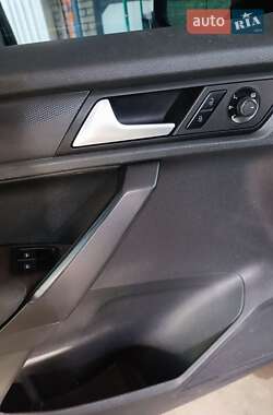 Минивэн Volkswagen Caddy 2015 в Кельменцах