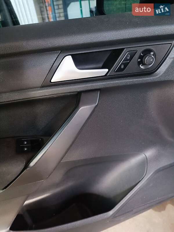 Минивэн Volkswagen Caddy 2015 в Кельменцах