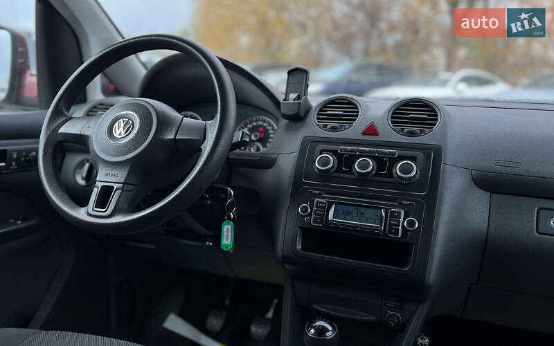 Минивэн Volkswagen Caddy 2010 в Львове