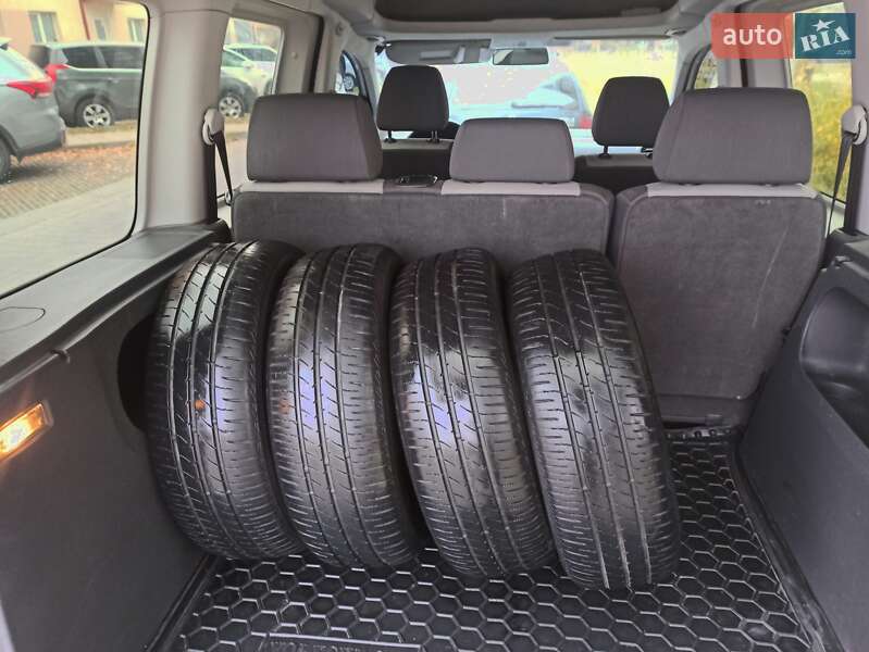 Минивэн Volkswagen Caddy 2010 в Львове