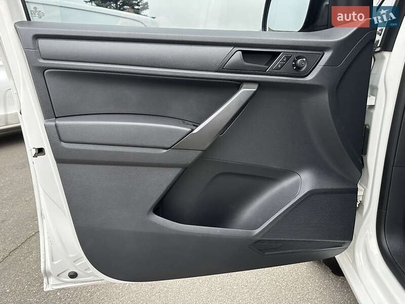 Минивэн Volkswagen Caddy 2017 в Киеве