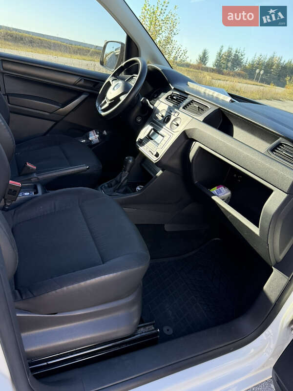 Вантажний фургон Volkswagen Caddy 2015 в Тернополі