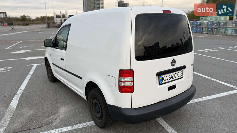 Грузовой фургон Volkswagen Caddy 2015 в Киеве