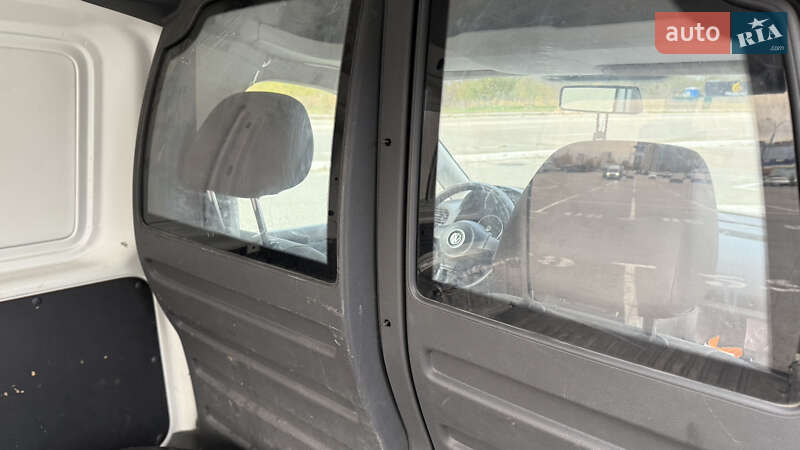 Грузовой фургон Volkswagen Caddy 2015 в Киеве