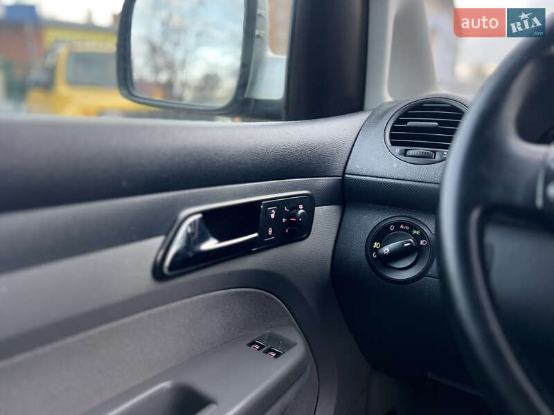 Минивэн Volkswagen Caddy 2009 в Полтаве