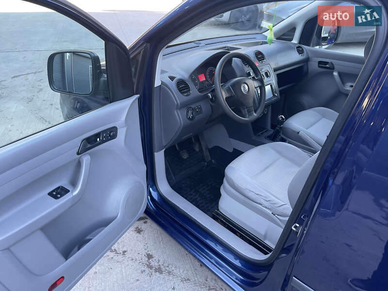 Минивэн Volkswagen Caddy 2008 в Киеве