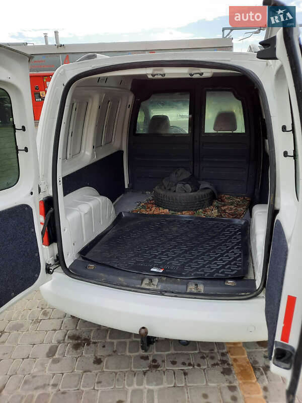 Грузовой фургон Volkswagen Caddy 2015 в Кропивницком