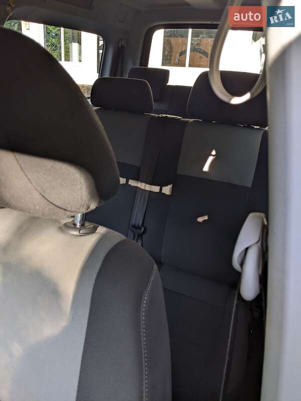 Минивэн Volkswagen Caddy 2013 в Хусте