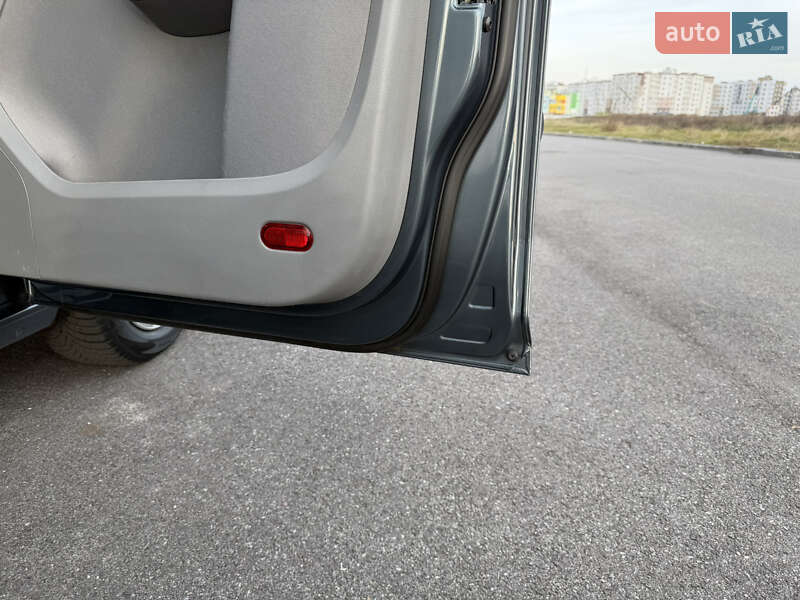 Минивэн Volkswagen Caddy 2006 в Виннице