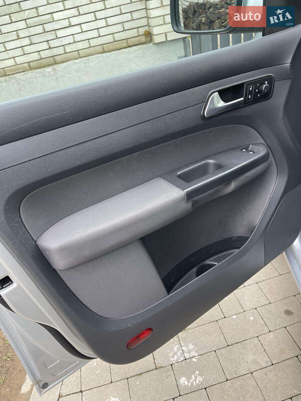 Мінівен Volkswagen Caddy 2014 в Чернівцях