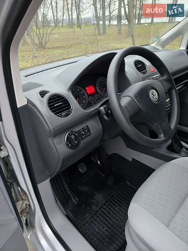 Мінівен Volkswagen Caddy 2009 в Києві