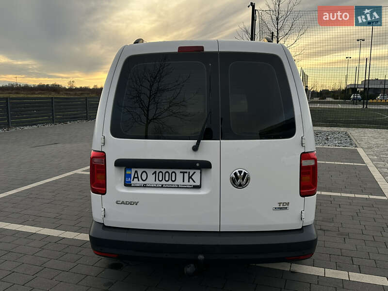 Вантажопасажирський фургон Volkswagen Caddy 2016 в Мукачевому