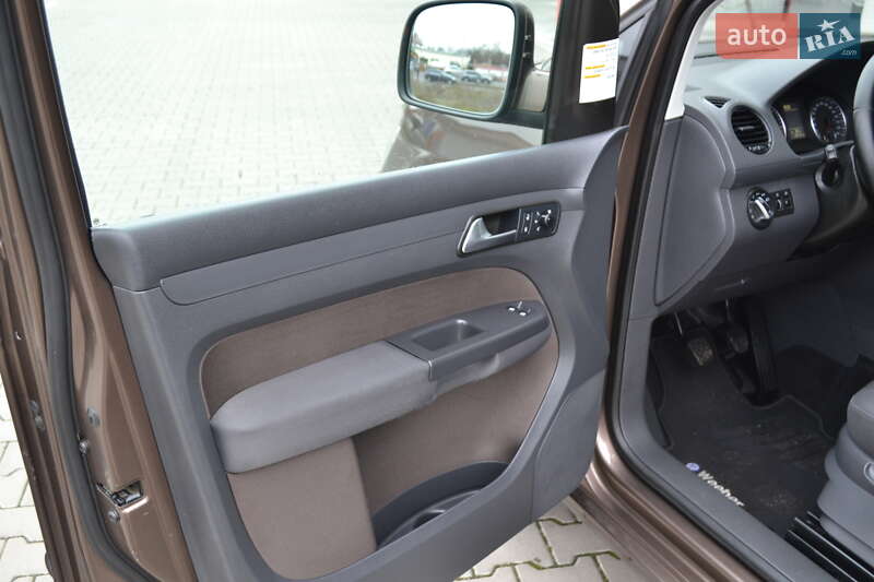 Минивэн Volkswagen Caddy 2011 в Виннице