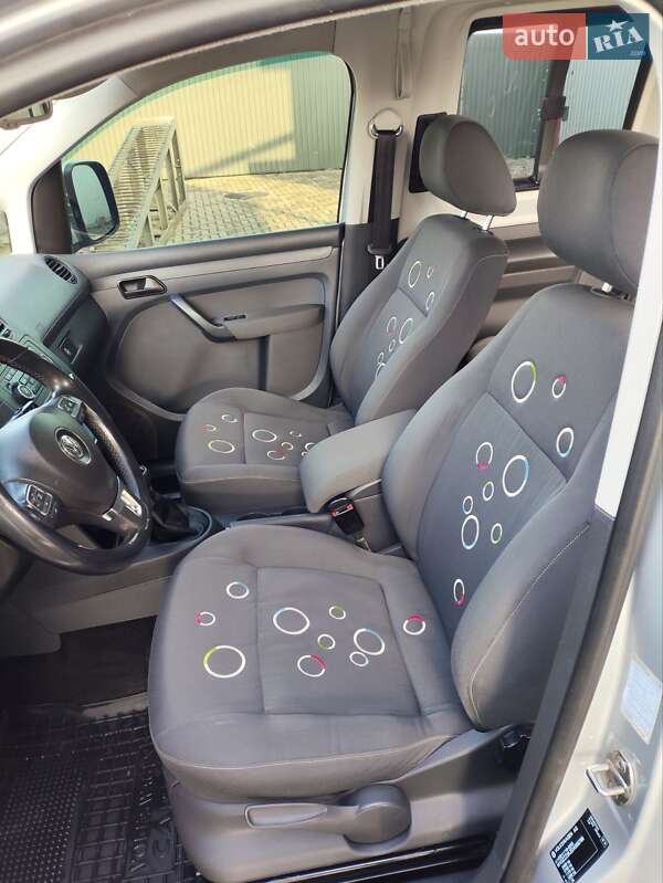 Минивэн Volkswagen Caddy 2012 в Черновцах