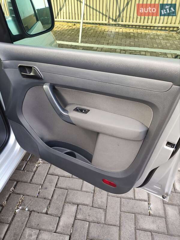 Минивэн Volkswagen Caddy 2012 в Черновцах